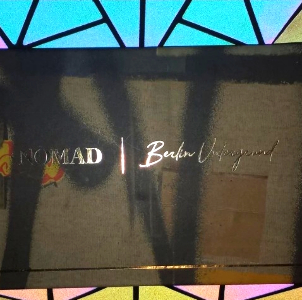 NOMAD eyeshadow palette